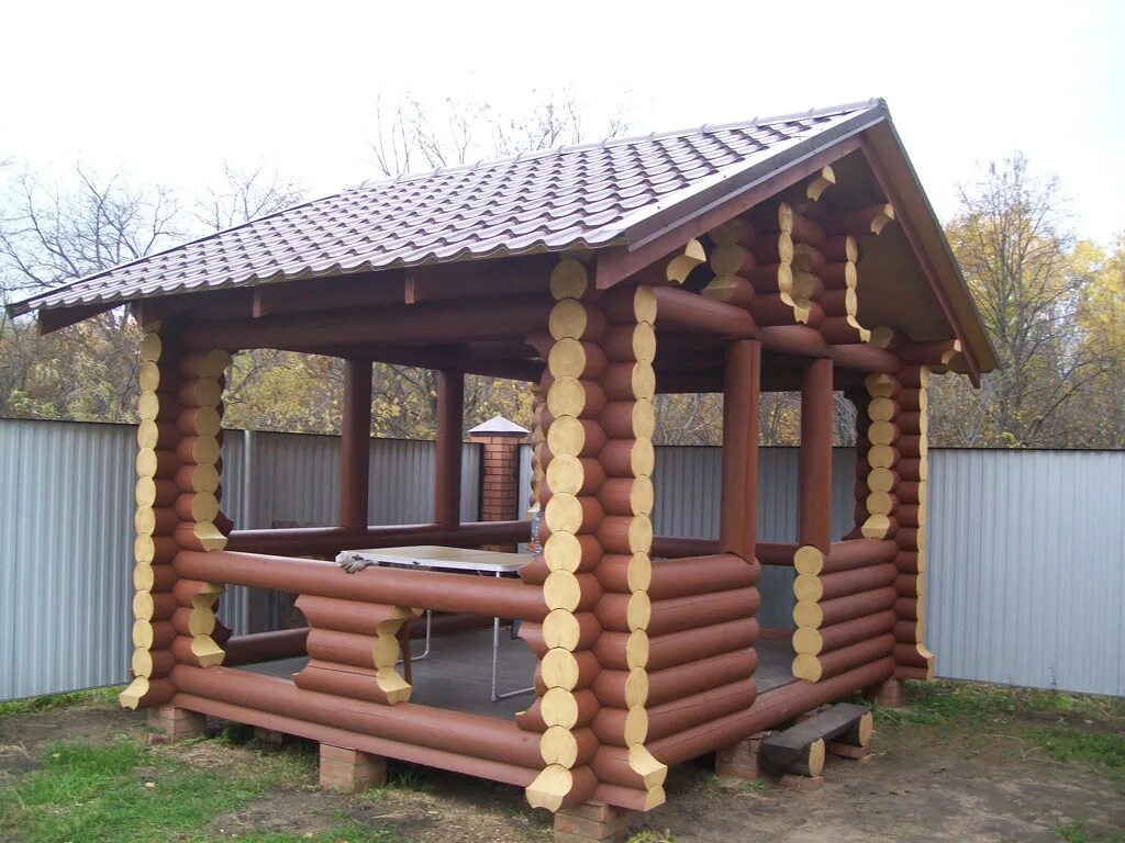 Беседки из бревна (68 фото): дачи с беседкой из оцилиндрованного сруба, рубленны
