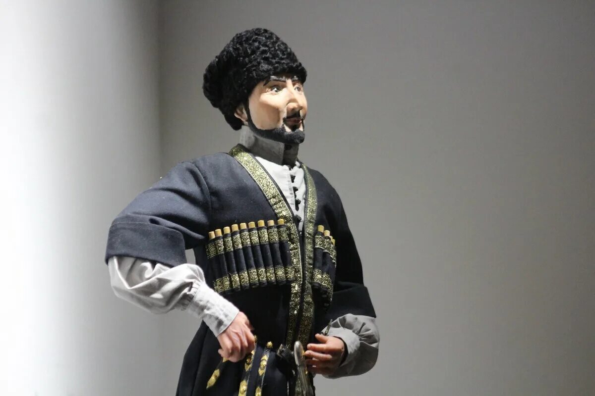 Адыги шапсуги. Бацбийцы народы кавказа. Костюмы народов северного кавказа адыгейцы. Папаха горцев дагестана. Фольклор черкесов адыгов.