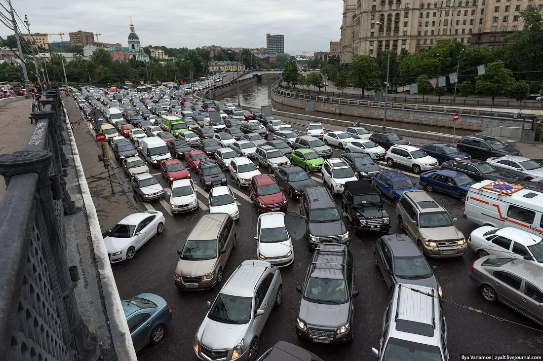 Восприятие москвы. Пробки в Москве. Московские пробки. Машины в Москве. Пробка машин.