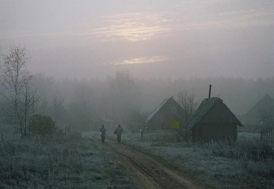 Таинственная деревня 2. Утро в деревне. Раннее утро в деревне. Деревня в тумане. Пасмурно в деревне.