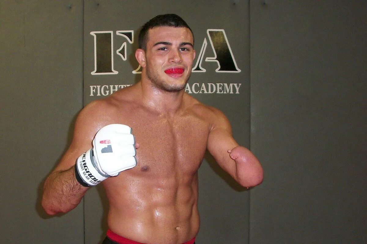Однорукий мма. Однорукий боец ufc. Однорукий боец беллатор. Ник ньюэлл боец мма. Ник ньюэлл боец.