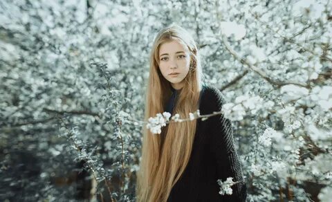 Апрель красивая девчонка