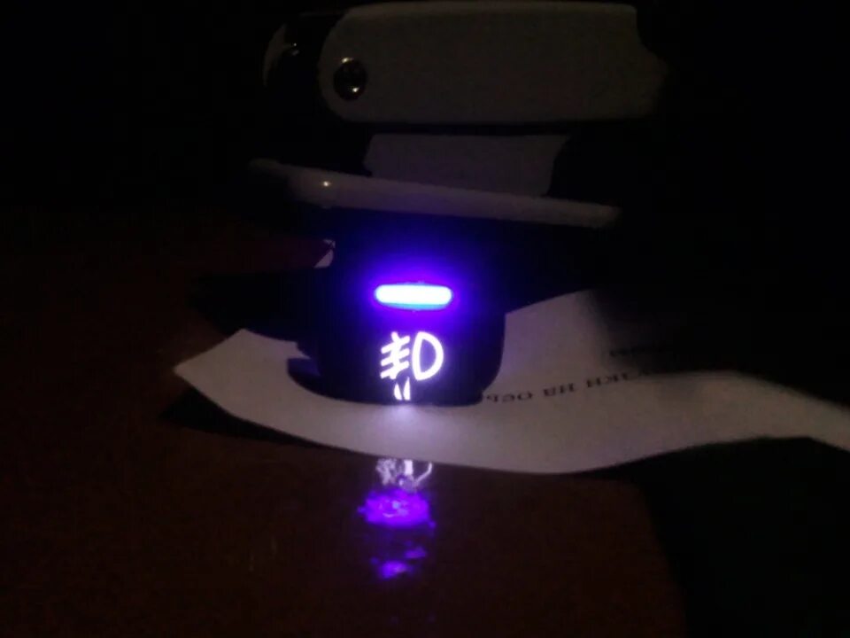 Лампа на плате пв528. Микрофон хайпер икс квад каст. Как поменять подсветку на микрофоне. Подсветка центральной консоли митсубиси кольт 2005. Как поменять прикуриватель приора.