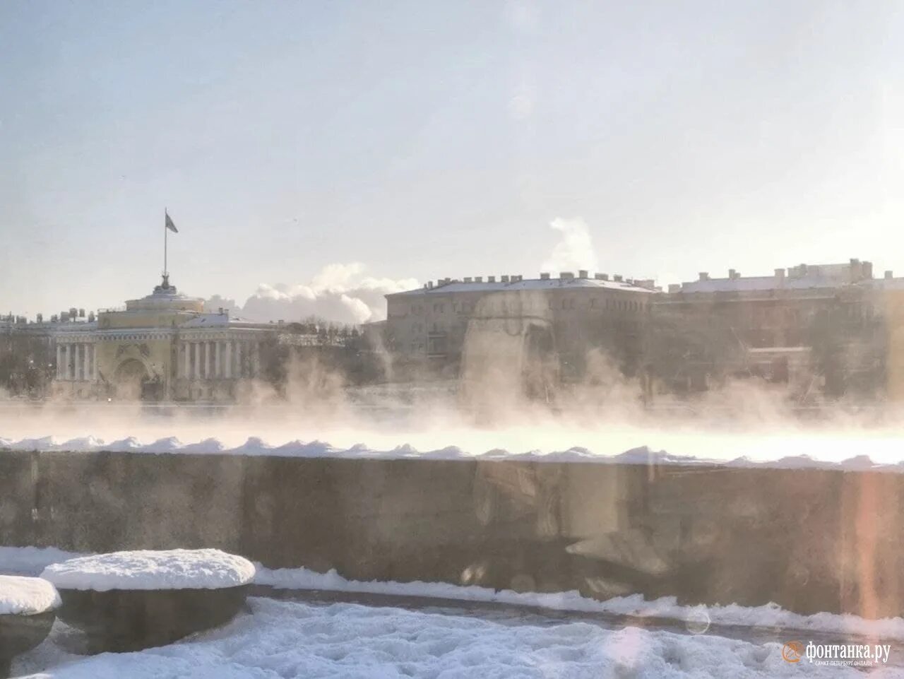 Морозный петербург. Исаакиевская площадь зима. Синий мост (кронштадт). Санкт-петербург зимой. Санкт-петербург эрмитаж и адмиралтейство.