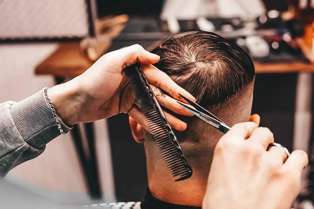 парикмахер мужик. найти барбера. георгий альфредович барбер. найти барбера. барбер.