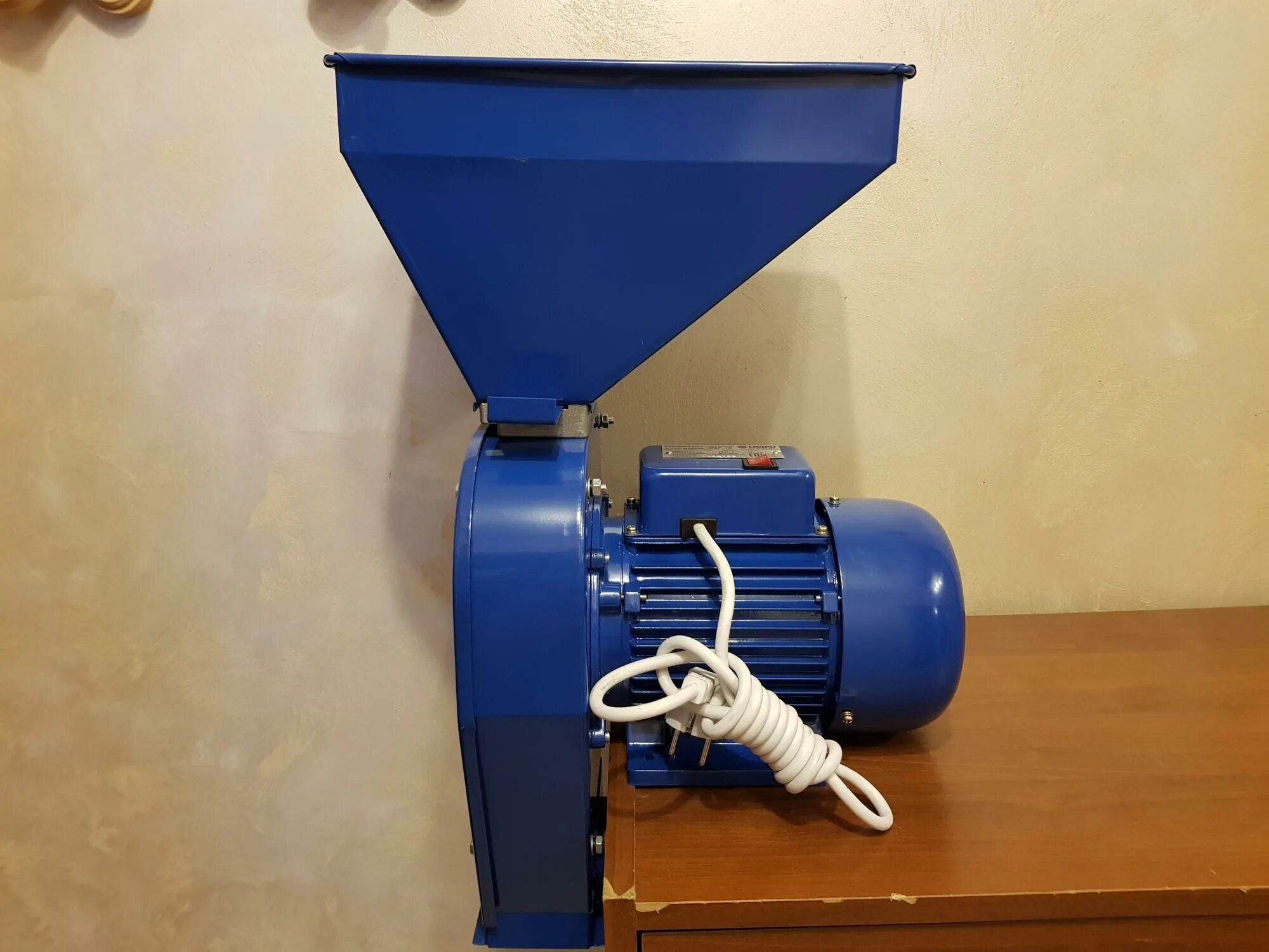 кормоизмельчитель зубр-2с. кормоизмельчитель зубр-2с. зернодробилка зубр гигант. зернодробилка зубр-1. зубр 2 отзывы.