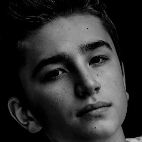 Dylan jagger lee. Сын красавец. Сын красавец. Сын красавец. Ничто так не украшает женщину.