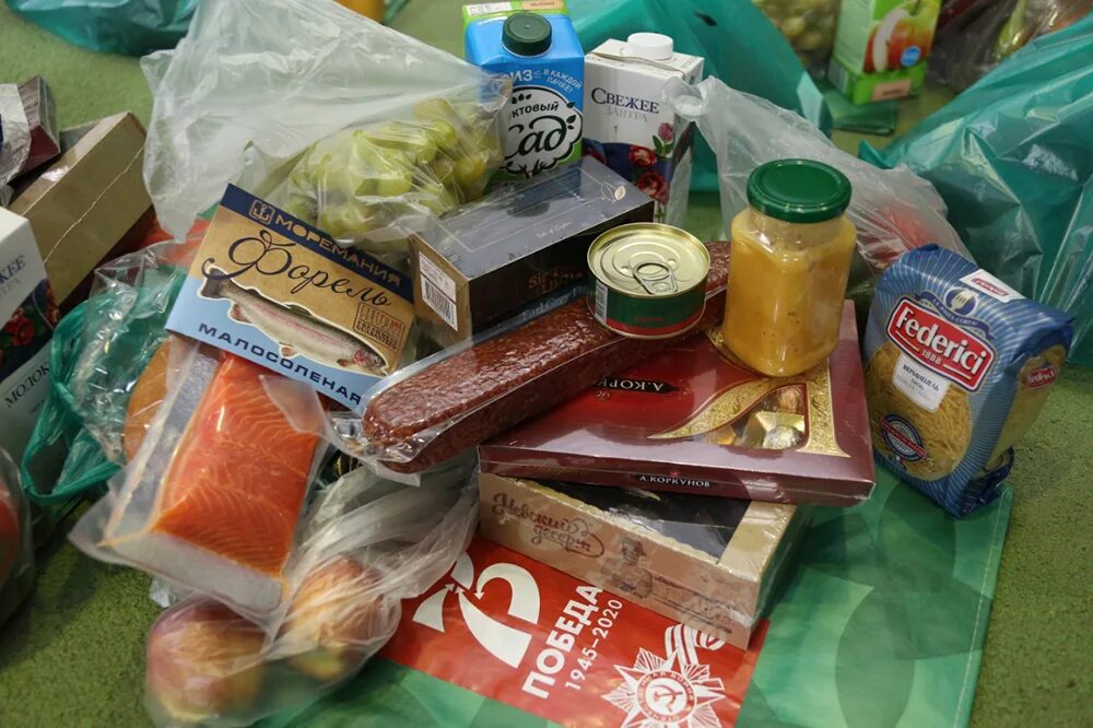 Продуктовый набор ветеранам. Подарочный набор для ветеранов продуктовый. Продуктовый набор ветеранам. Продуктовый набор в подарок ветерану. Продуктовый набор в подарок ветерану.