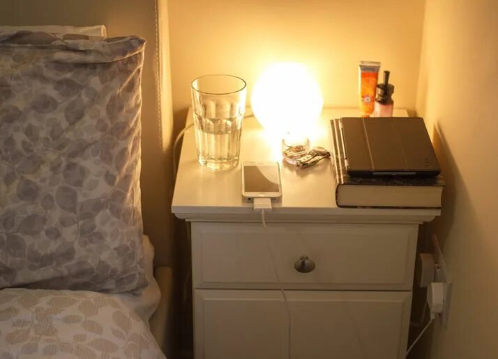 On the bedside table. Илон маск my bedside table. bedside table, sleeping. bedside table for sleeping at the age of 40. bedside table перевод.