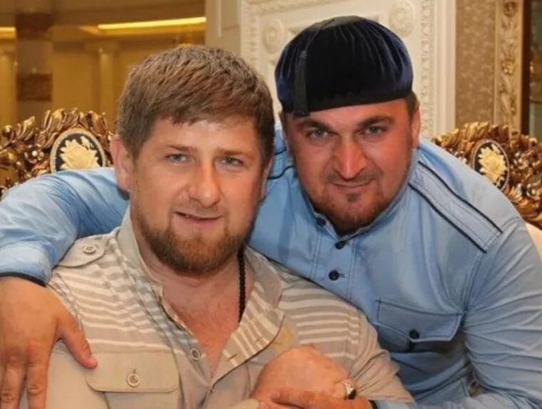Брат сестра чечня. Кавказские парни и девушки. Умалат магомедов. Кавказские маленькие девочки. Жены чеченцев.