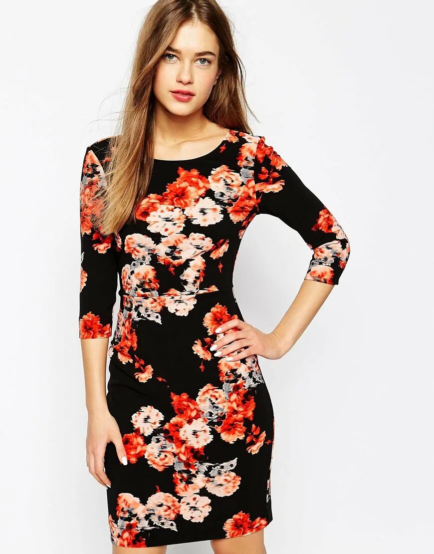 принт на платье. черное платье с цветочным принтом. платье с цветным принтом. платье с крупным цветочным принтом. трикотажное платье с цветочным принтом.