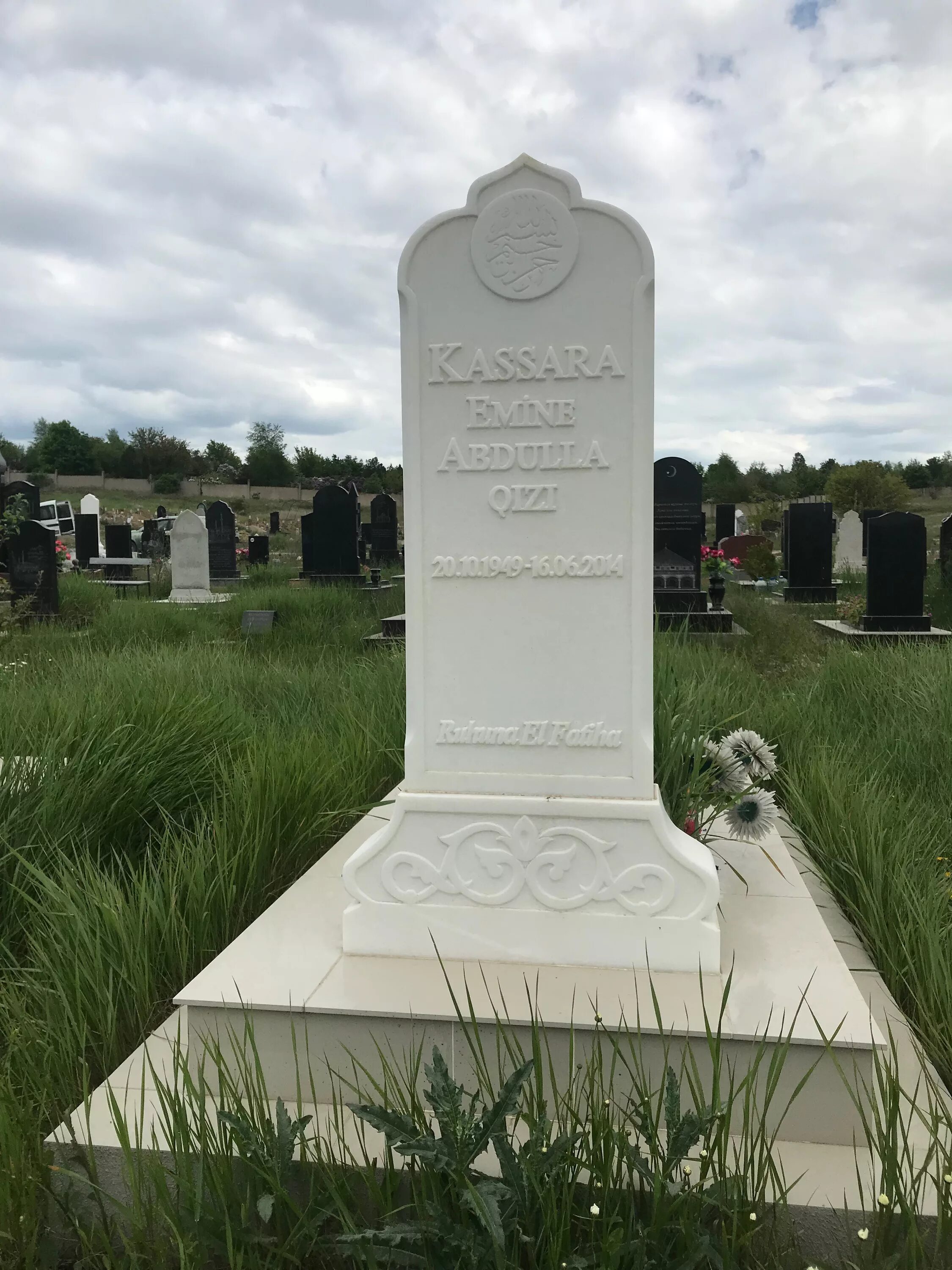 Башташ памятники. Баш таш памятники симферополь. Ялта на баш таш памятники. Баш таш. Мусульманские памятники в крыму.