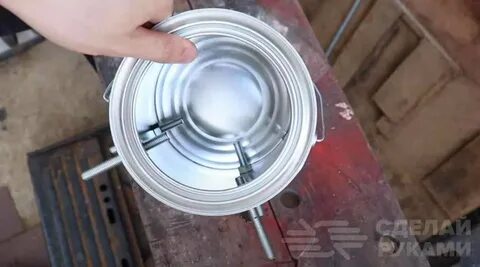 Из жести сделан бак