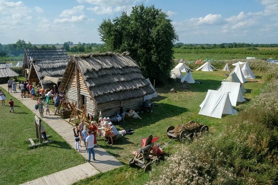 Ушкуй калининградская область правдинск. Ушкуй калининградская область. Средневековое городище ушкуй. Средневековое городище ушкуй. Ушкуй калининград деревня.