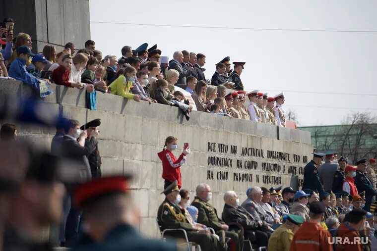 19 мая екатеринбург. Парад в Екатеринбурге трибуна. Трибуна для парада. Трибуны в Екатеринбурге парад. Трибуны на 9 мая Екатеринбург.