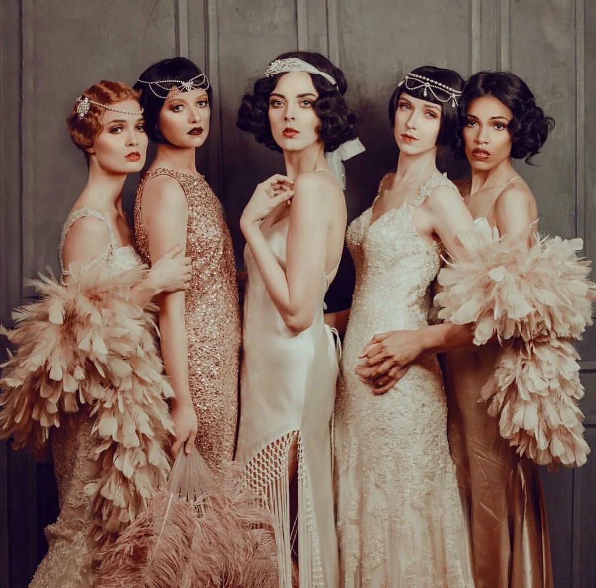 Великий гэтсби эпоха стиль. Кабаре великий гэтсби. Эпоха гэтсби. Великий гэтсби образы. Стиль великий гэтсби женщины.