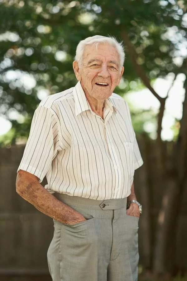 Пожилой мужчина 90 лет. Мужчина 90 лет фото. Возраст 90 лет для мужчины. Фото людей которым 90. Лет и более. 90 летний мужчина