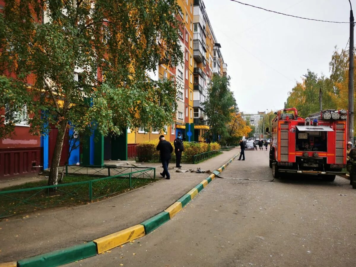 Хлопки на улице. Улица Гайдара Тула. Улица Гайдара Нижний Новгород Автозаводский район. Гайдара 18 Нижний Новгород Автозаводский район. Улица Гайдара в Кемерово.