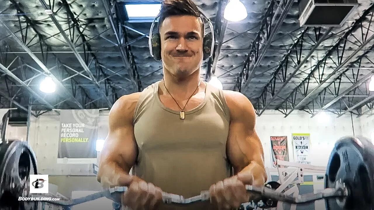 Pashabiceps бицепс. Тренажеры для бицепса в тренажерном зале. Марк фитт с женой. Брэдли мартин бодибилдинг. Грустный бодибилдер.