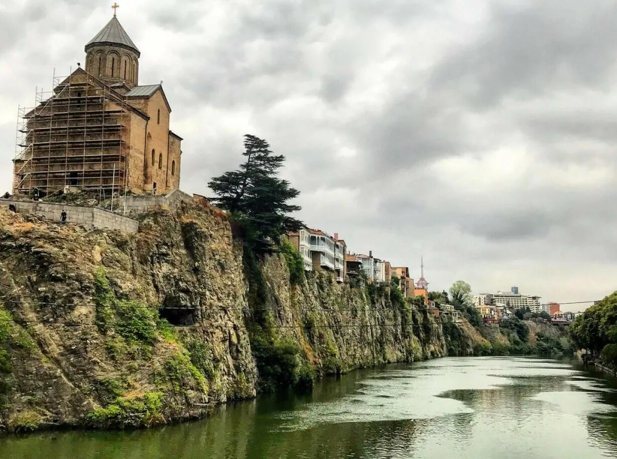 Tbilisi city. Тбилиси. Столица Грузии. Храм Метехи. Грузия город Тбилиси.