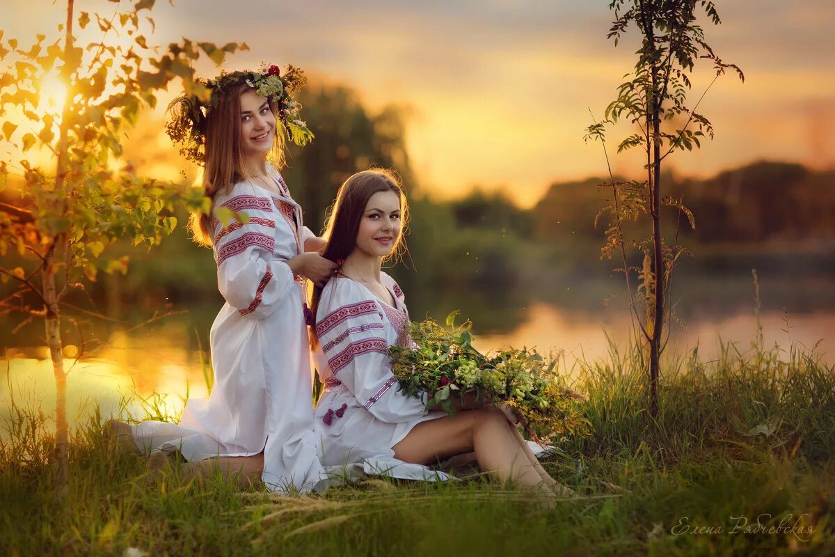 Ивана купала 2023. Славянские девушки. Фотосессия ивана купала. Фотосет в стиле ивана купала. День дружбы и единения славян.