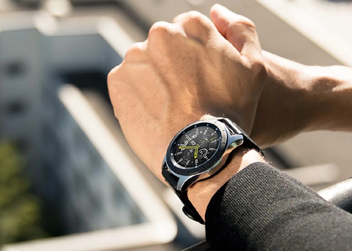 Умные часы 46mm. Часы 2025. смарт часы самсунг мужские на руке. мужские крутые смарт часы 2025 мужские самые. рука с часами 3d.