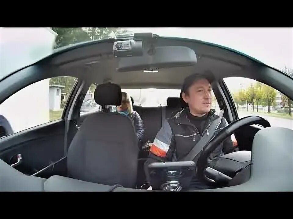 Драка с таксистом в москве. В таки высодили на пол пути. Таксист высадил сможете довезти видео. Таксист баран. Таксист высадил настю мем.