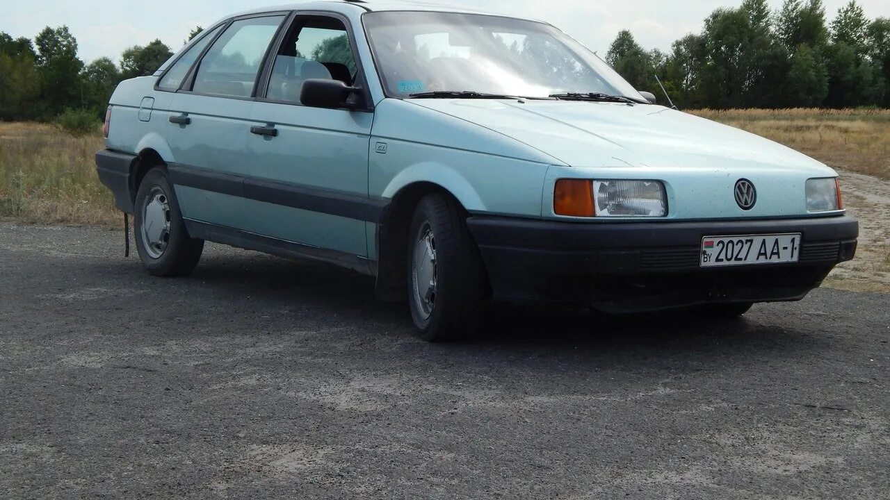 Купить авто посад. Volkswagen Passat седан 1986. Фольксваген Passat старый. Фольксваген Пассат 1993. Фольксваген Passat 1990.
