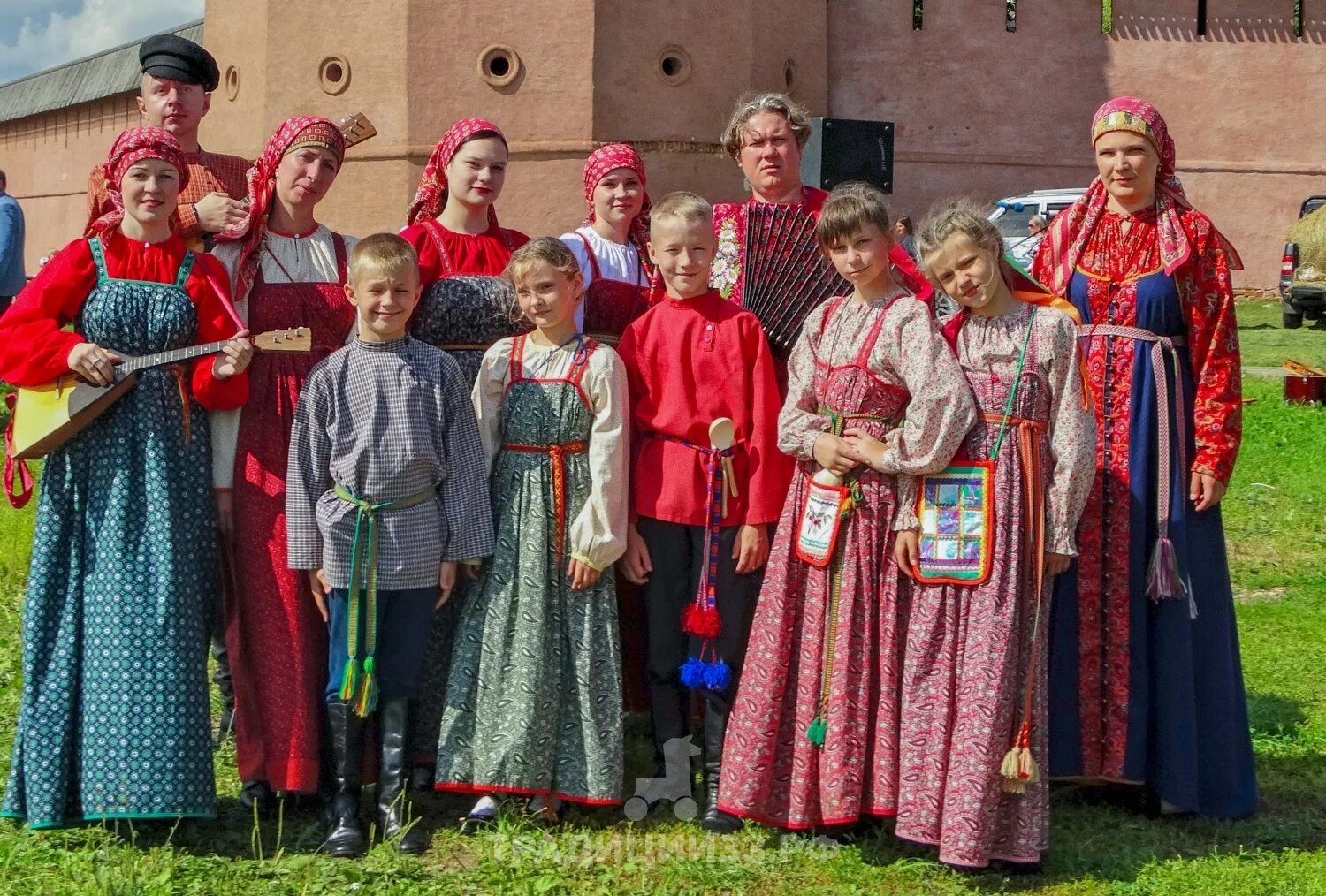 Читинская Слобода фольклорный ансамбль. Фольклорный ансамбль праздник Бродокалмак. Фольклорный ансамбль Радуница Суздальского района. Фольклорные песни коллективов