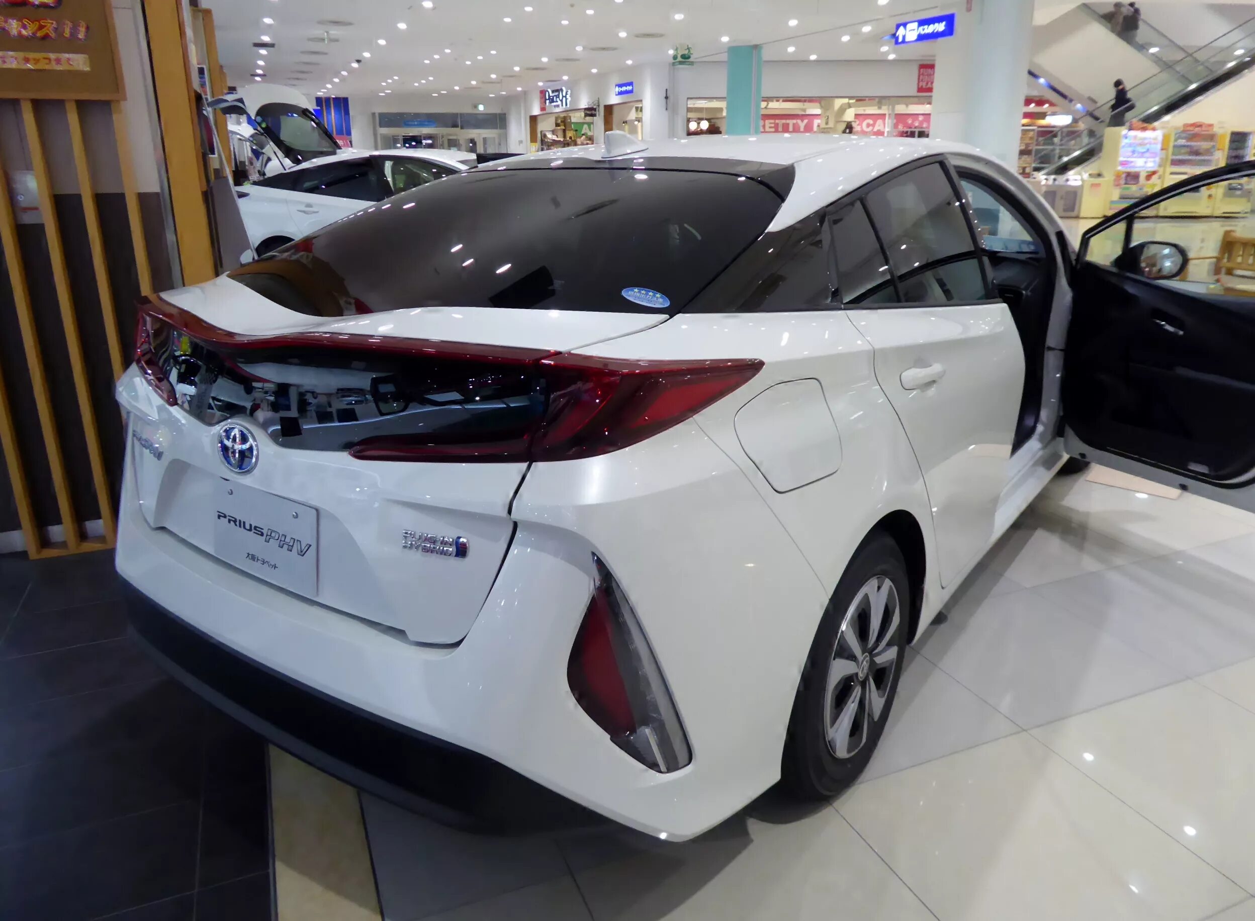 Prius 52 phv. Тойота приус 52 phv. Prius 52 phv. Приус 52. Тойота приус 52 кузове.