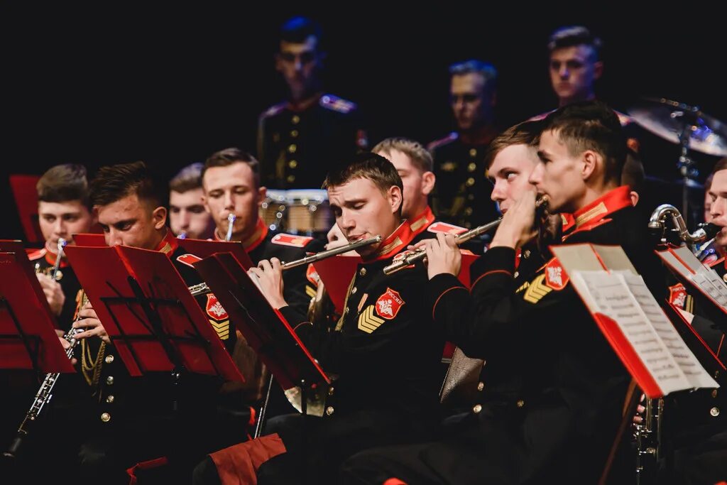 Красивый юбилей оркестра. Военно музыкальное училище им халилова москва спасская башня. Проскурин дирижер. Военно духовой оркестр. Звонкий оркестр.
