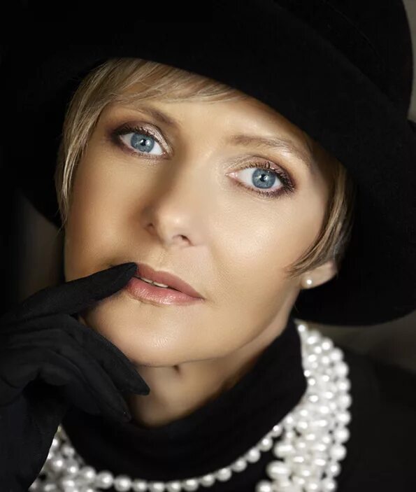 красивые женщины бальзаковского возраста. роскошная женщина в возрасте. бальзаковский возраст это сколько. джоанна ламли секретарша. после бальзаковского возраста.