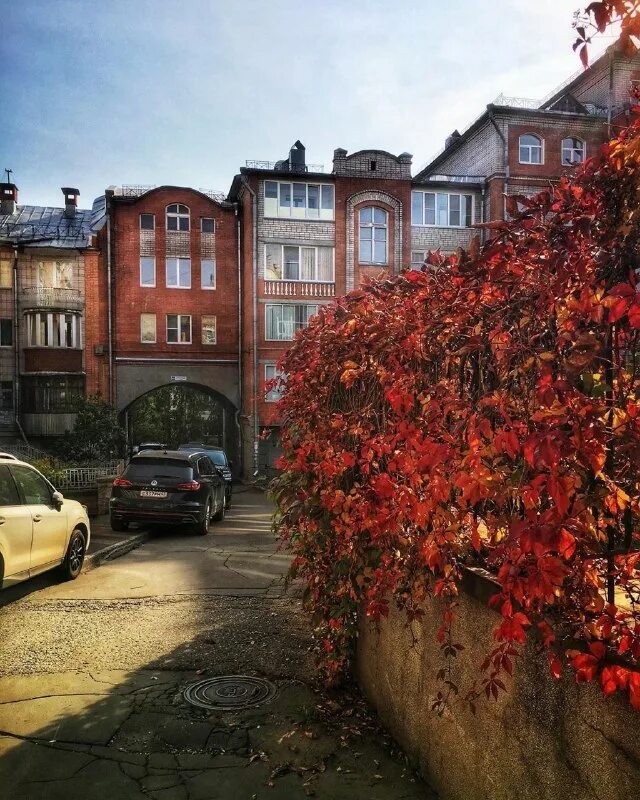 Старый дворик на мопра киров. Пивной дворик на спасской киров. Г. Кировский дворик. Кировский дворик.