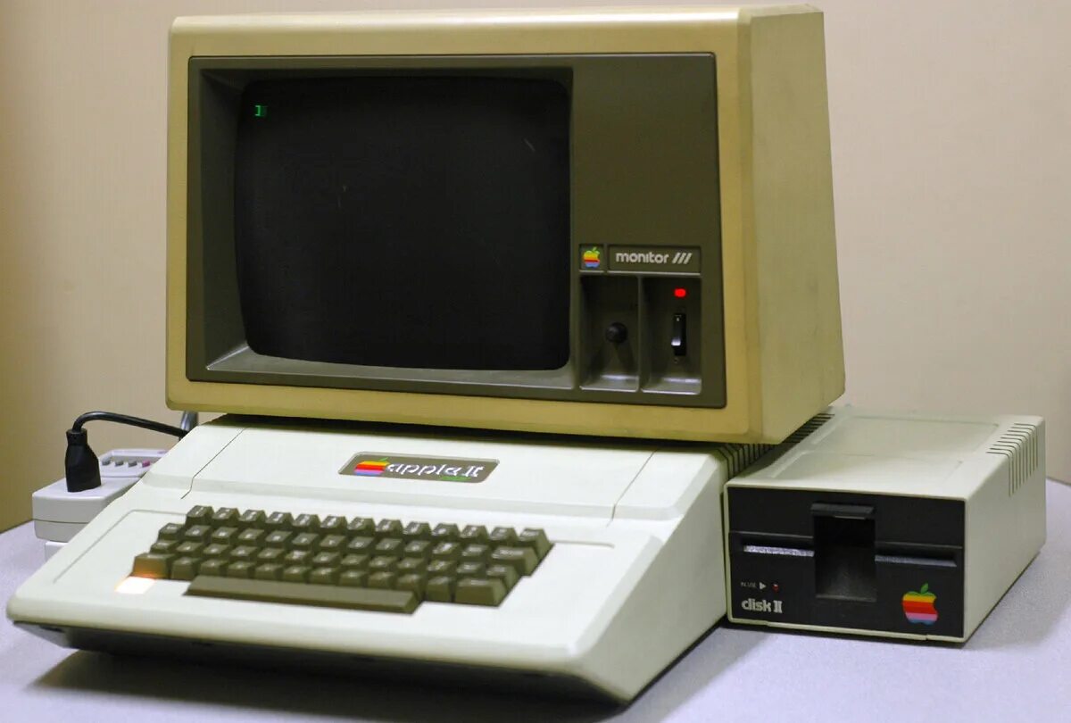 Apple II 1977. Apple Computer 2. Эппл 2 компьютер 1977. ЭВМ 4 поколения Apple 1.