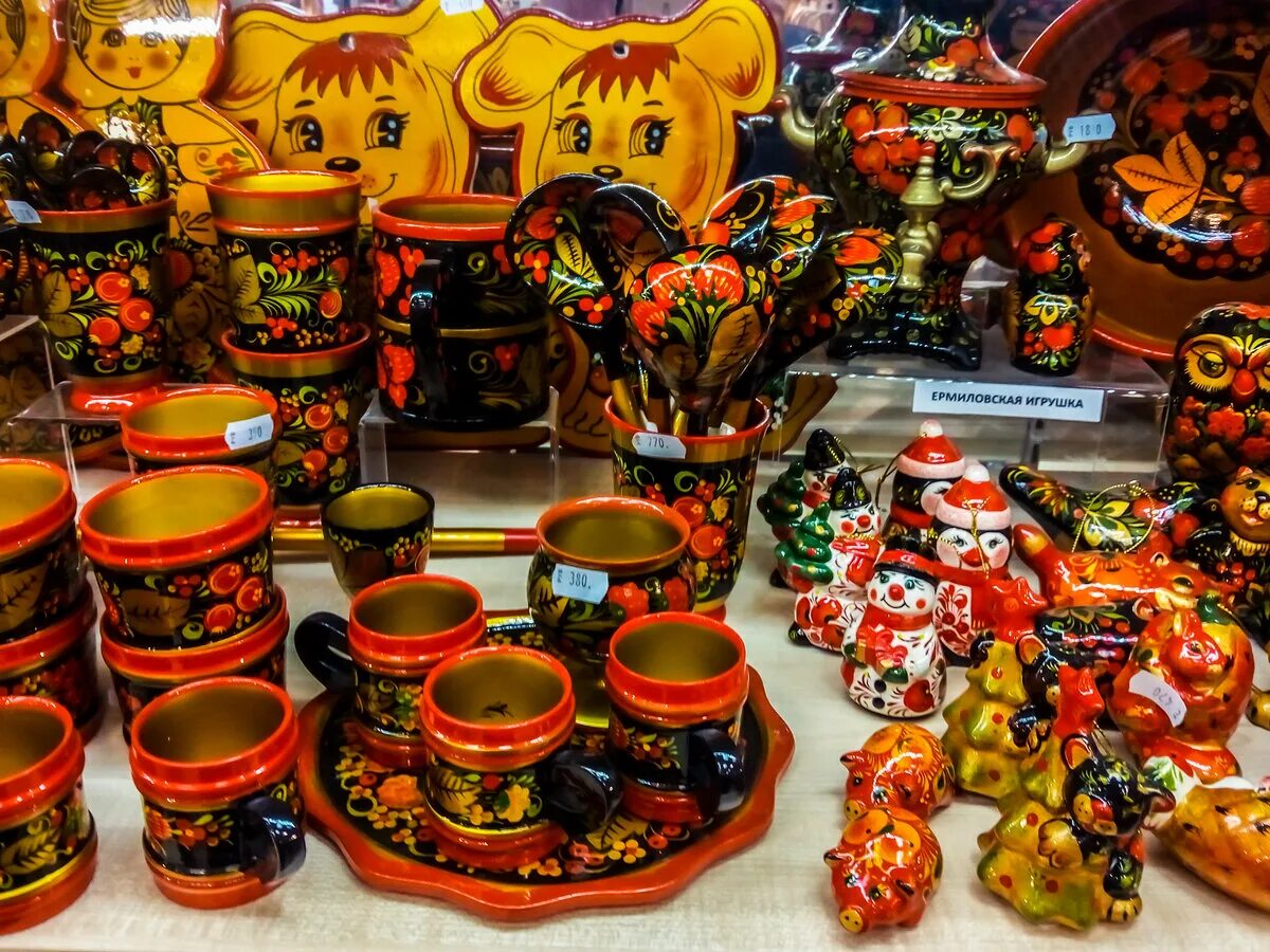 Сувенирный магазин. Переславль-залесский сувениры. Сувениры из геленджика. Русские сувениры. Сувенирная лавка.