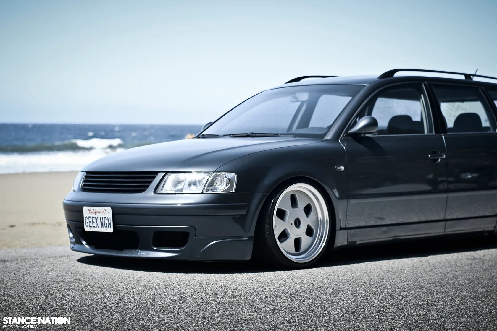 Volkswagen b5 универсал. VW Passat b5.5 Tuning Wagon. Volkswagen Passat b5 Wagon Tuning. Volkswagen Passat b5.5 Wagon Tuning. Пассат б5 универсал стенс.