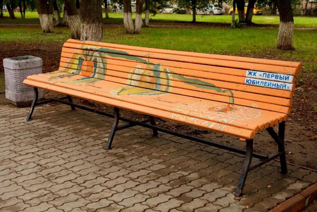 Скамейка арт. Уличные арт объекты лавочки. Парковая скамья арт. Арт скамья. Памятник на скамейке нижний новгород.