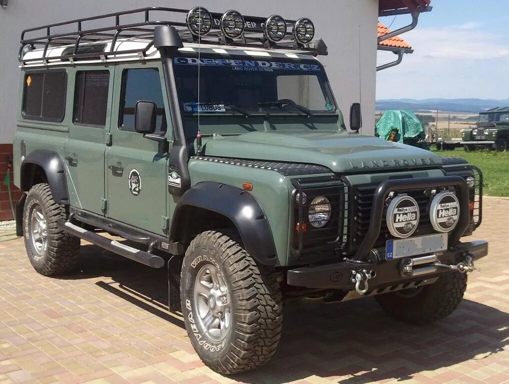 Defender codec. Ленд ровер defender 110. ленд ровер дефендер 110 оффроад. дефендер 110 экспедиционный. ленд ровер дефендер 110 старый.