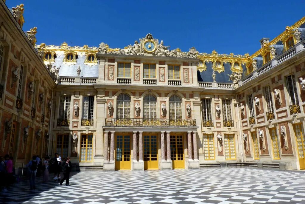 Версальский дворец Версаль Франция. Версальский дворец Версаль внутри. Дворец короля солнца Версаль. Версальский дворец снаружи. Почему версаль