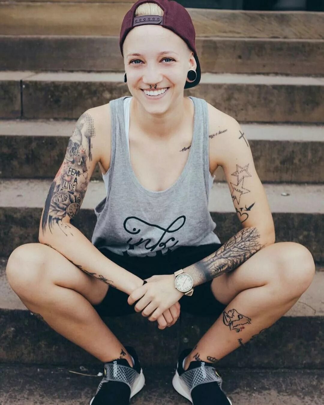 Томбой джи айдл транскрипции. Tomboy певец. томбой алеся. томбой герлфренд. томбой 18 +.