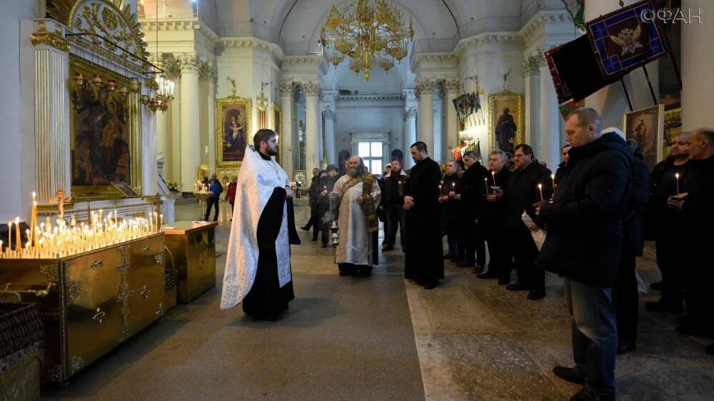 легойда рождественские чтения. платье для венчания в церкви. православная женщина в храме. можно ли в церковь в берете. одежда для крестин для мамы.