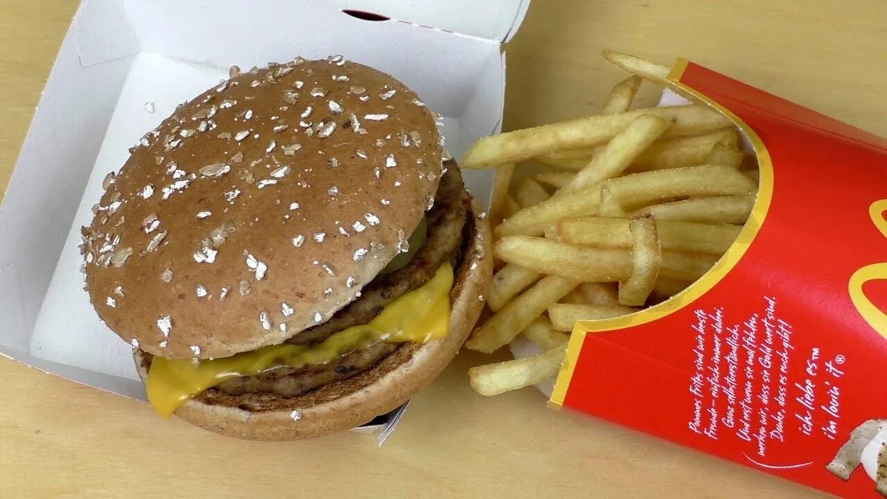 It s very tasty. Бургер с ростбифом макдональдс. MCDONALDS Pork Burger. Гран чиз бургер Кинг. Старое забытое бургеры макдональдс.