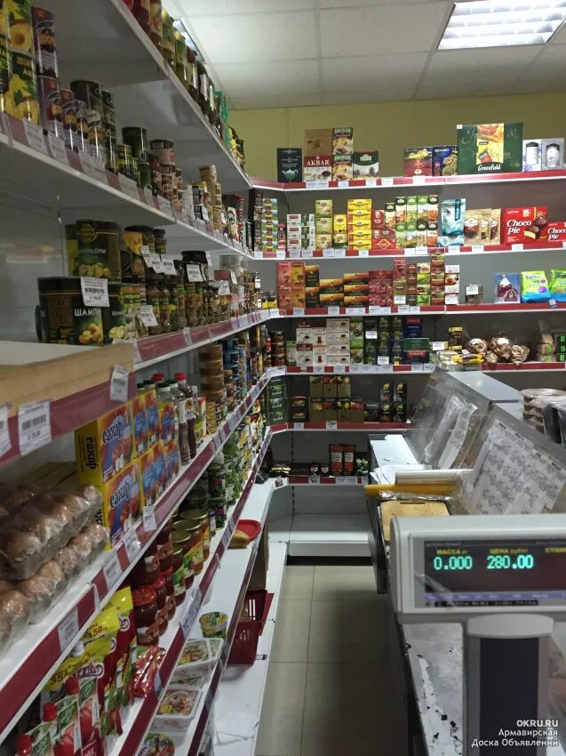 Готовый бизнес продуктовый магазин. Витрина магазина армянской продукции. Армиански магазин. Магазин продукты Армении переехал.