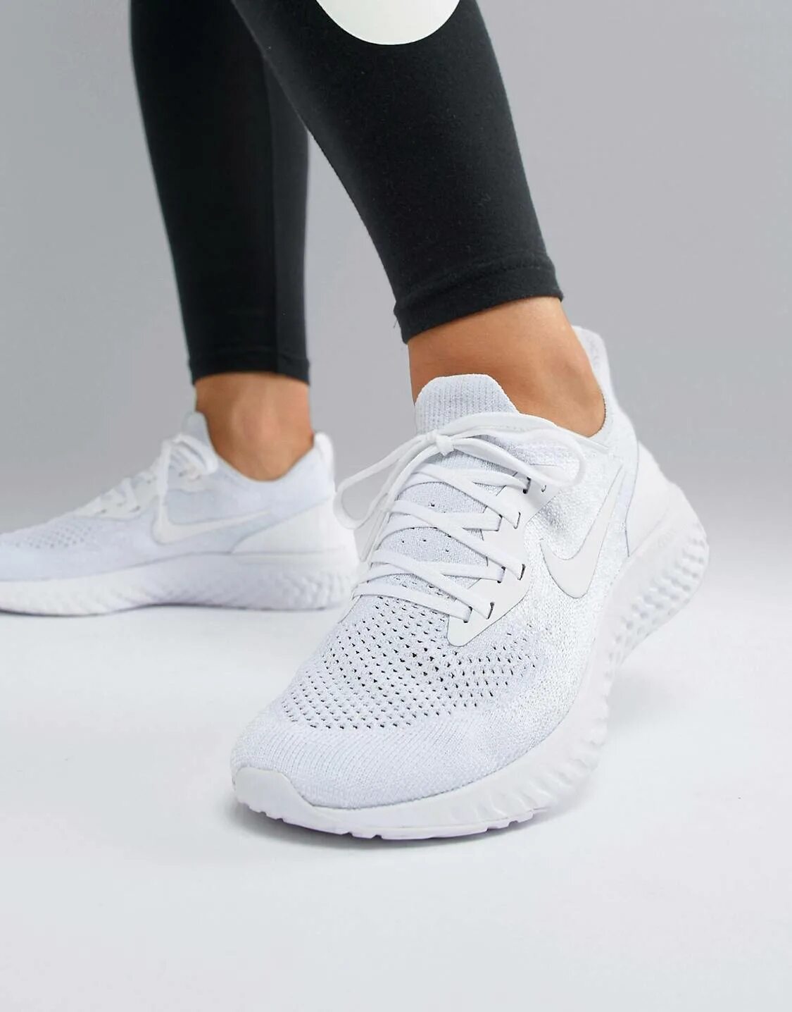 White run. Nike Running белые. Белые кроссовки Nike Running Escape React Run. Кроссовки Nike Running 2 белые. Nike Running кроссовки женские белые.