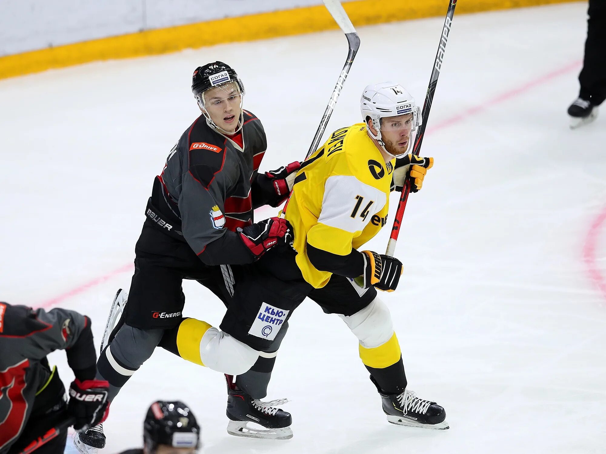 Хоккей северсталь авангард прямая трансляция. Северсталь фото. Хк северсталь форма 2022. Авангард северсталь. Шайба авангард.