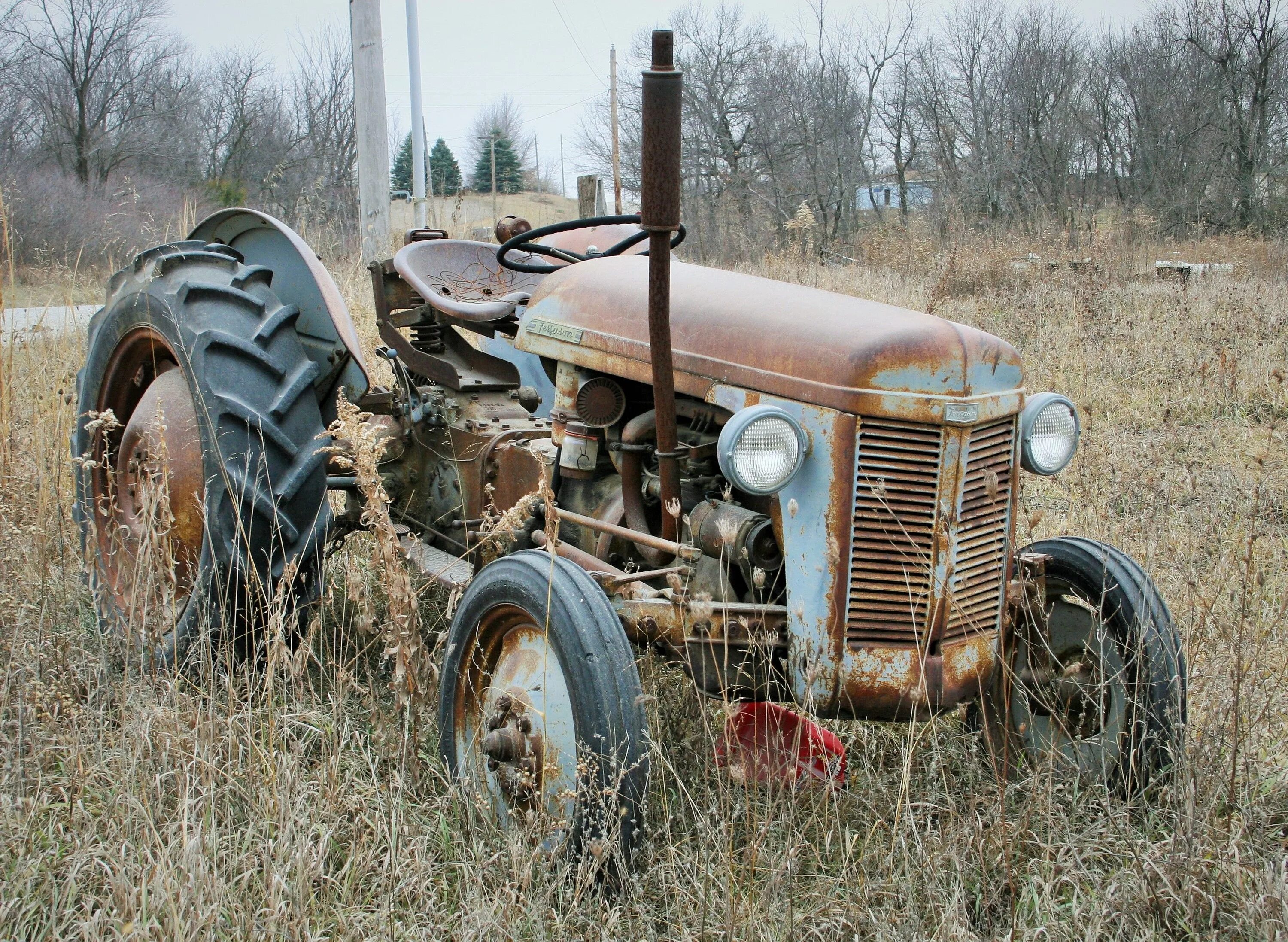 Купить старый трактор. Старый трактор. Советские трактора. Старый старый трактор. Старенький трактор.