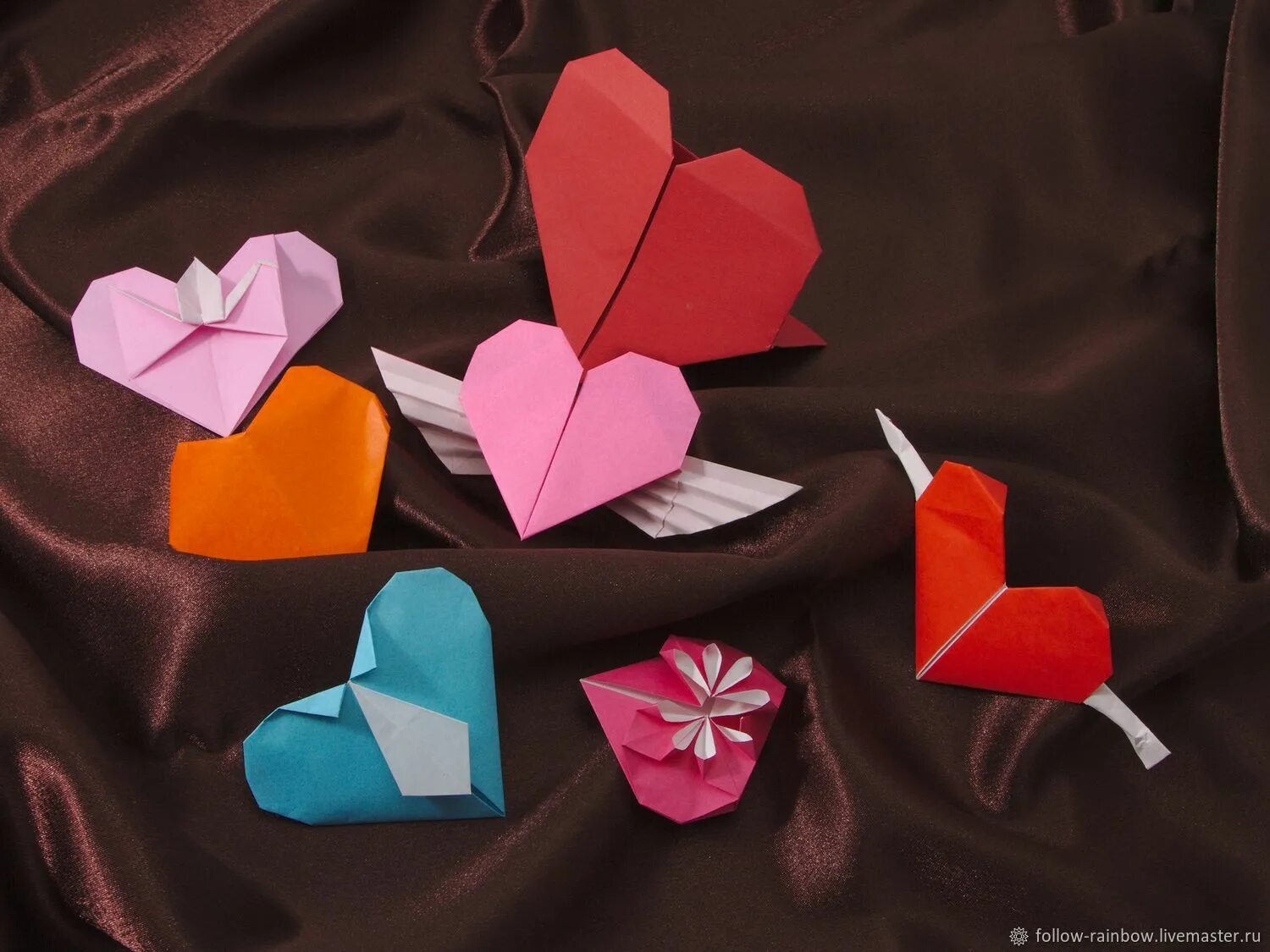 Оригами подарок. Валентинка оригами. Оригами сердечко. Подарок из оригами.
