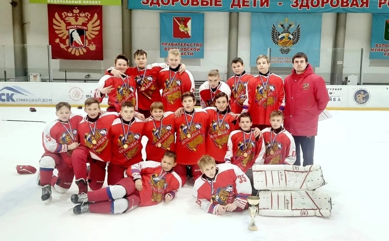 Турнир золотая шайба. Хоккей мос ру. Турнир 2011 года по хоккею. Мчм 2011 баффало. Хоккей команда.