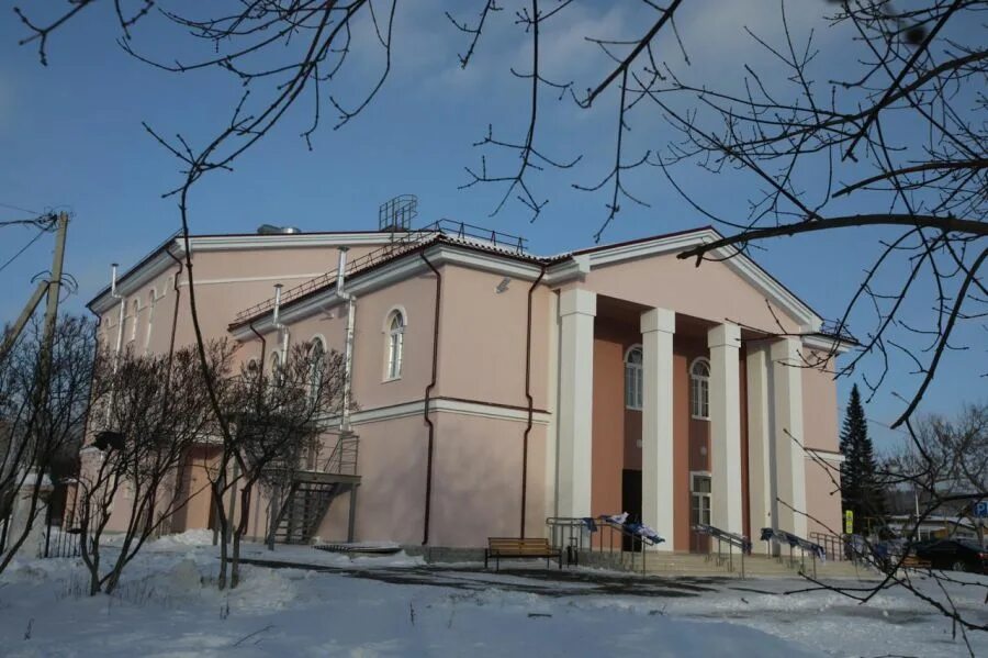 Дуброво дом культуры. Дом культуры верхнее дуброво фото. Поселок верхнее дуброво. Дом культуры верхнее дуброво. Площадь верхнее дуброво.