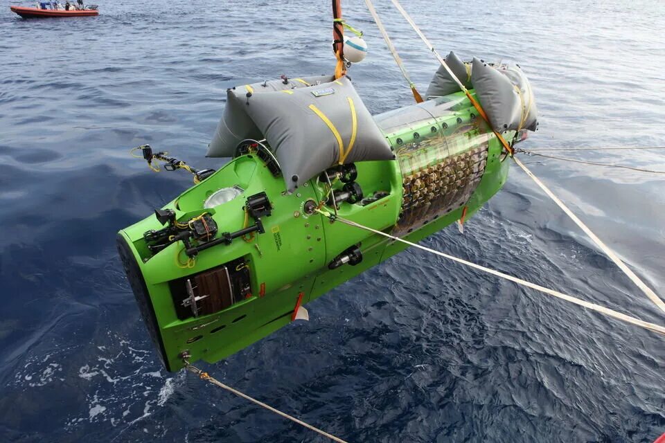 Батискаф в марианской впадине. Deepsea challenger глубоководные аппараты. Марианская впадина челленджер. Марианская впадина челленджер. Батискаф джеймса кэмерона.